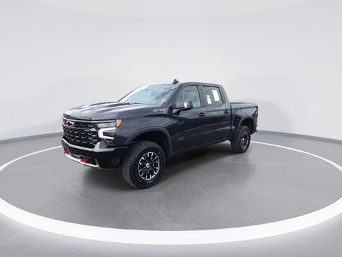Used 2023 Chevrolet Silverado 1500 ZR2 w/ Technology Package AWD/4WD image 4
