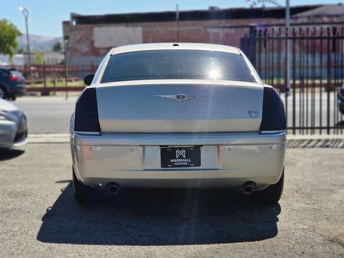 Used 2006 Chrysler 300 C w/ Protection Group II RWD image 5