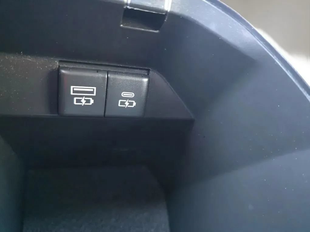 Used 2021 Toyota Camry XLE FWD image 36