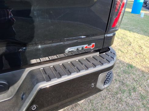 Used 2024 GMC Sierra 2500 AT4 w/ AT4 Premium Plus Package image 5