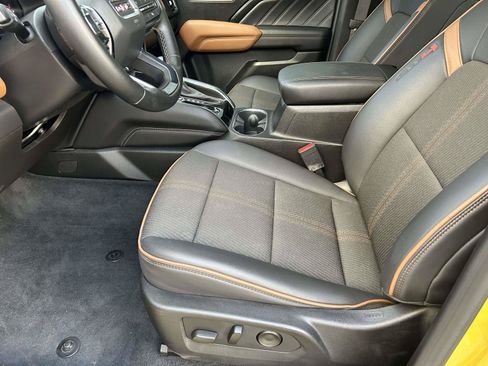 Used 2024 GMC Canyon AT4 w/ Technology Package AWD/4WD image 17