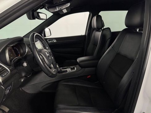 Used 2022 Jeep Grand Cherokee Laredo X image 23