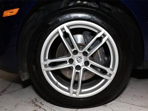 Used 2023 Porsche Macan w/ Premium Package Plus image 25