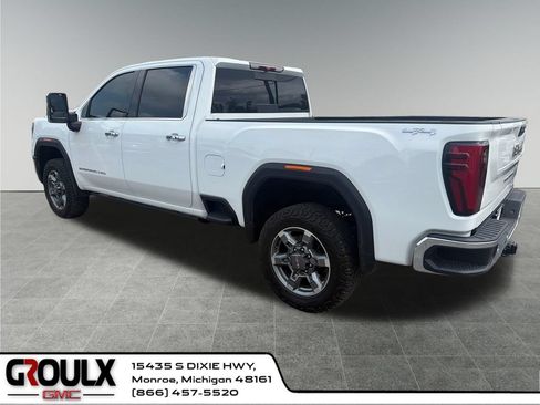 Used 2025 GMC Sierra 2500 SLT w/ SLT Premium Package AWD/4WD image 4