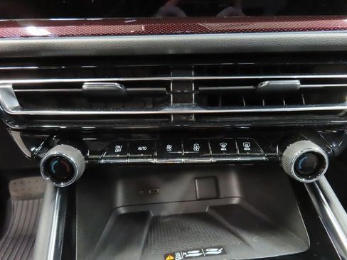 Used 2025 Chevrolet Traverse RS w/ LPO, Floor Liner Package image 48