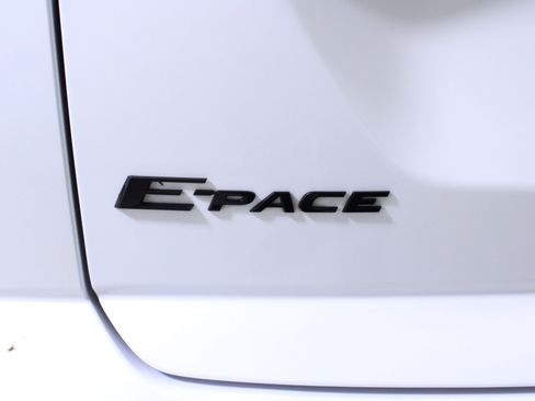 Used 2022 Jaguar E-PACE SE image 9
