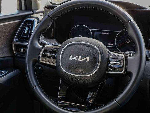 Certified 2023 Kia Sorento S image 9