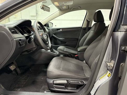Used 2015 Volkswagen Jetta S image 9