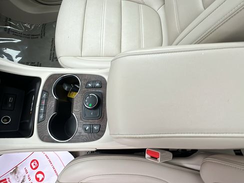 Used 2021 GMC Acadia Denali w/ Denali Ultimate Package AWD/4WD image 12