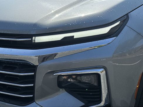 Used 2025 Chevrolet Traverse LT AWD/4WD image 11