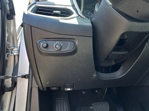 Used 2022 Chevrolet Equinox LS AWD/4WD image 12