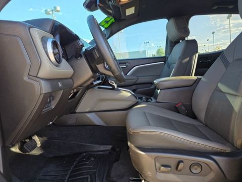 Used 2025 Chevrolet Colorado ZR2 w/ Technology Package image 24