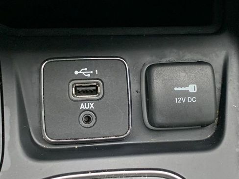 Used 2020 Jeep Cherokee Latitude Plus image 26