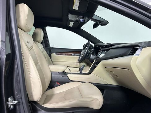 Used 2018 Cadillac XT5 Luxury w/ Driver Awareness Package image 10