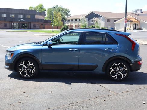 Used 2023 Kia Niro EX Touring FWD image 9