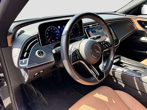 Used 2025 Mercedes-Benz E 350 Sedan image 9