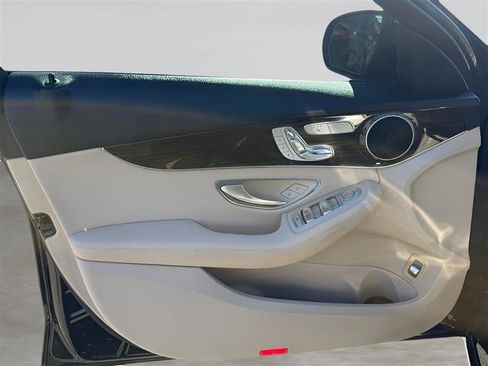 Used 2018 Mercedes-Benz C 300 Sedan w/ Premium Package image 11