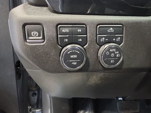 Used 2025 Chevrolet Silverado 1500 LT Trail Boss w/ LPO, Dark Essentials Package AWD/4WD image 19