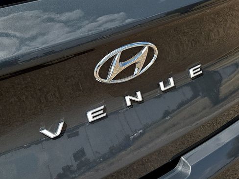 Used 2025 Hyundai Venue SEL FWD image 11