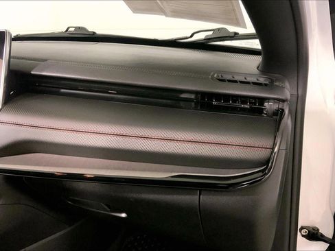 Used 2024 Jeep Compass Trailhawk image 16