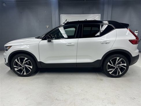 Used 2022 Volvo XC40 T5 R-Design w/ Climate Package image 5