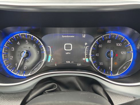 Used 2026 Chrysler Pacifica Limited FWD image 17