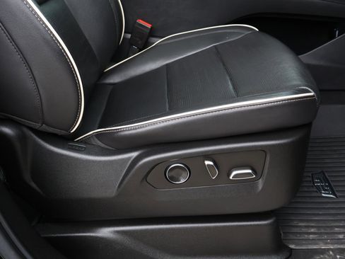 Used 2021 Cadillac Escalade Premium Luxury w/ LPO, Illumination Package image 19