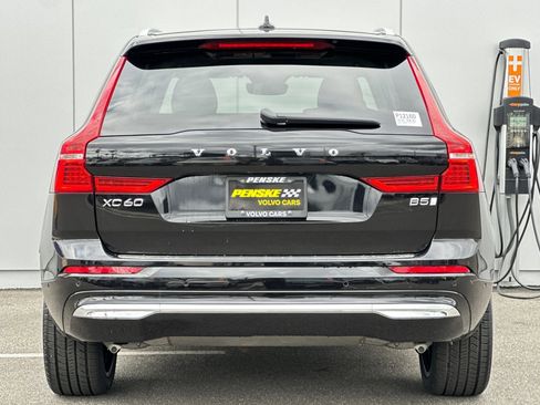 Used 2023 Volvo XC60 B5 Ultimate w/ Climate Package image 4