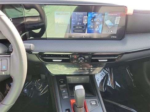 New 2026 Nissan Kicks SR image 9