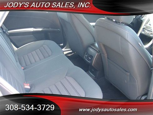 Used 2020 Ford Fusion SE FWD image 27