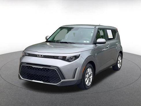 Used 2025 Kia Soul LX w/ LX Technology Package FWD image 7