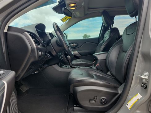 Used 2021 Jeep Cherokee Limited FWD image 13