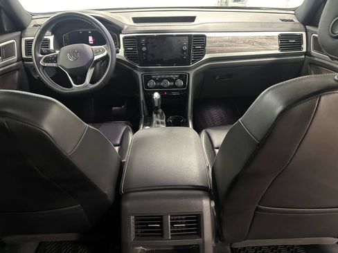 Used 2023 Volkswagen Atlas SE w/ Technology Package w/ Black Wheel Package image 11