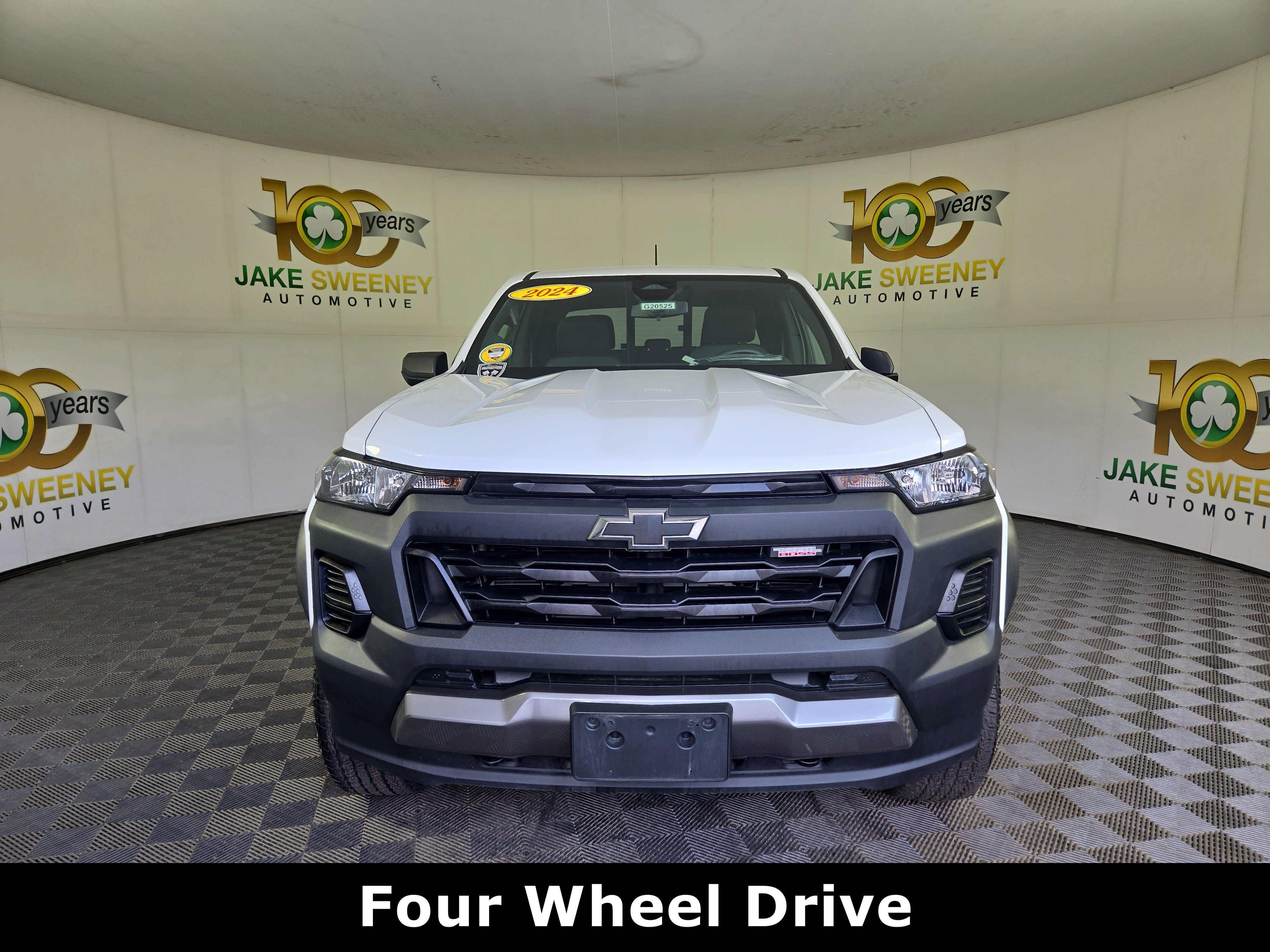 Certified 2024 Chevrolet Colorado Trail Boss w/ Advanced Trailering Package AWD/4WD image 2
