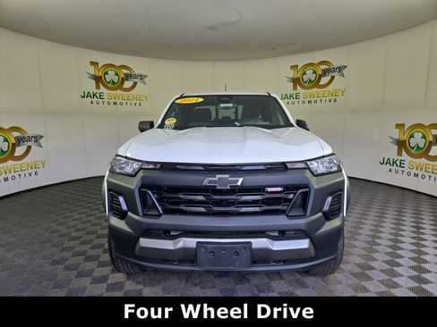 Certified 2024 Chevrolet Colorado Trail Boss w/ Advanced Trailering Package AWD/4WD image 2