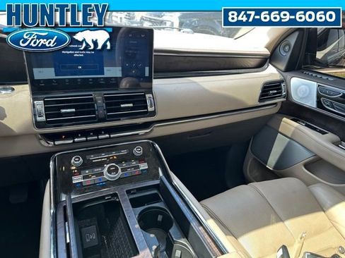 Used 2022 Lincoln Navigator Reserve AWD/4WD image 22