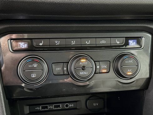 Used 2019 Volkswagen Tiguan SE image 23