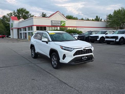 Used 2024 Toyota RAV4 XLE AWD/4WD image 29
