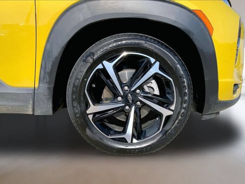 Used 2023 Chevrolet TrailBlazer RS w/ Sun and Liftgate Package FWD image 9