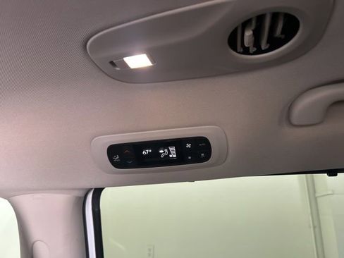 Used 2023 Chrysler Pacifica Touring-L FWD image 16