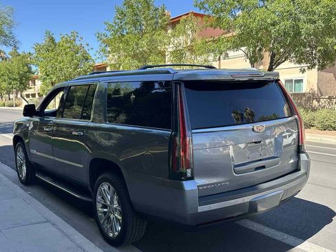 Used 2019 Cadillac Escalade ESV Luxury AWD/4WD image 6