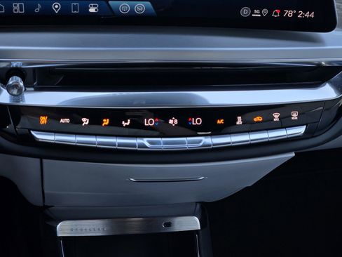 Used 2025 Cadillac Lyriq Luxury image 19