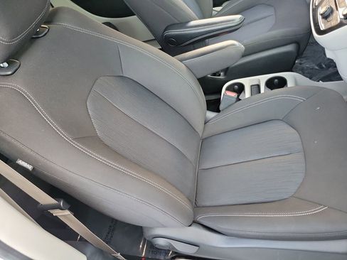 Used 2024 Chrysler Voyager LX image 17