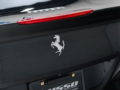 Used 2019 Ferrari Portofino RWD image 39