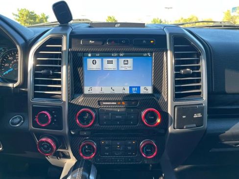 Used 2018 Ford F150 Platinum w/ Equipment Group 701A Luxury image 19