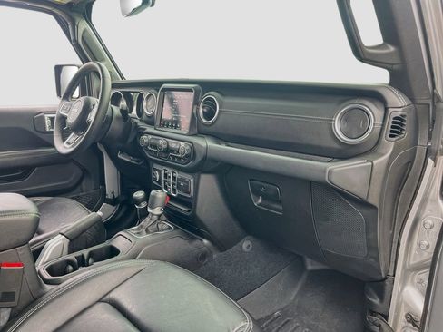 Used 2018 Jeep Wrangler Unlimited Sahara AWD/4WD image 28