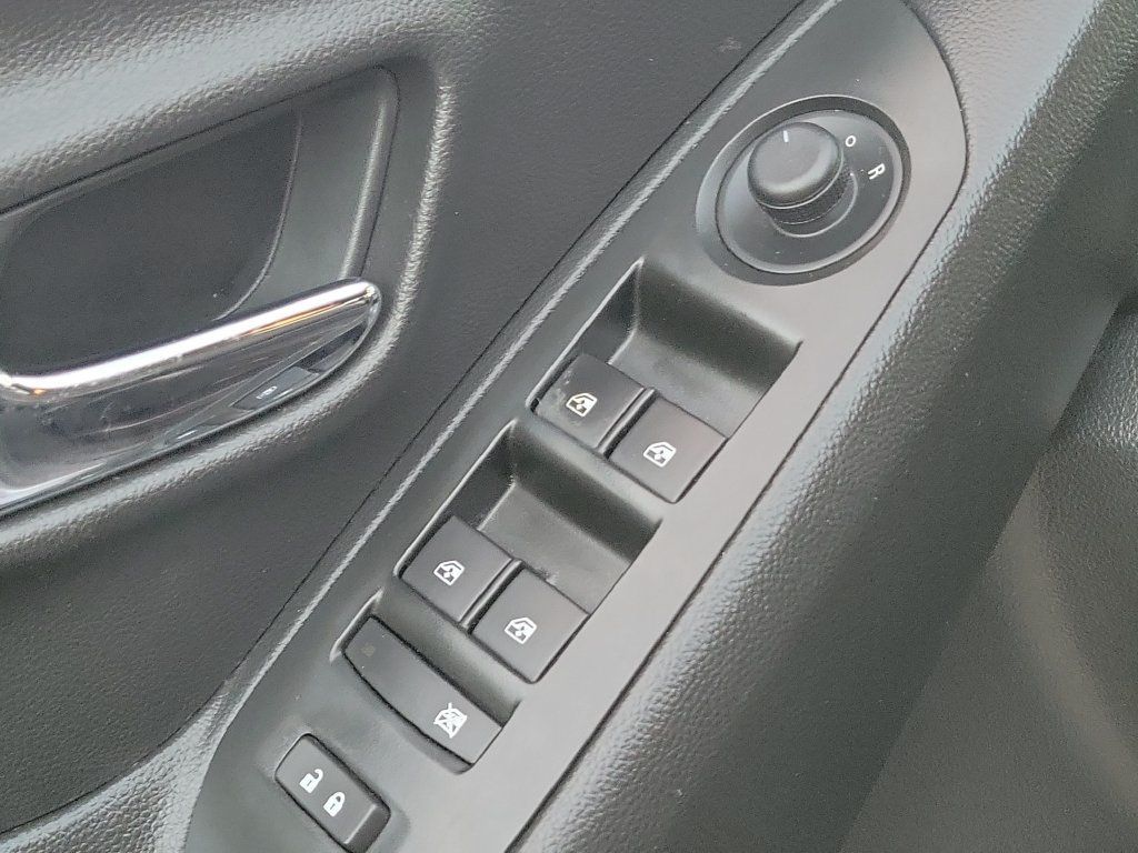 Used 2019 Chevrolet Trax LT w/ LT Convenience Package AWD/4WD image 19