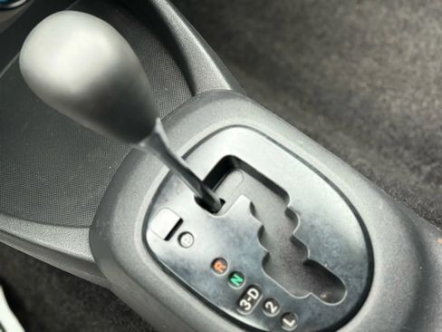 Used 2010 Toyota Yaris 2-Door Hatchback image 27