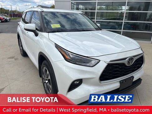 Used 2023 Toyota Highlander XLE AWD/4WD image 1