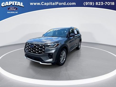 Used 2025 Ford Explorer Platinum RWD image 4